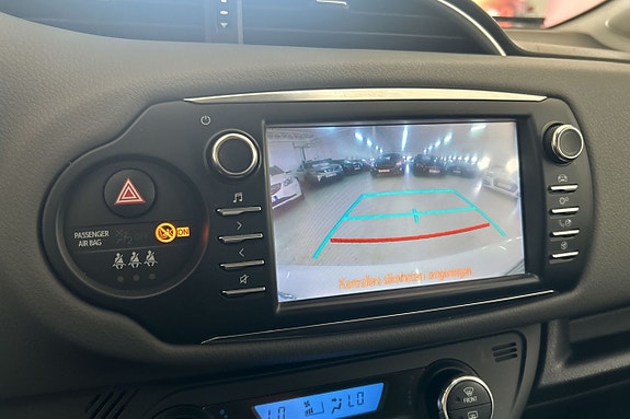 Toyota Yaris 16 of 16