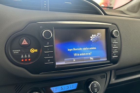 Toyota Yaris 15 of 16