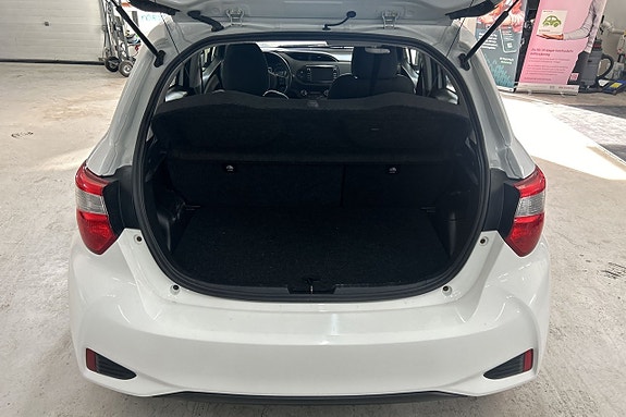 Toyota Yaris 11 of 16