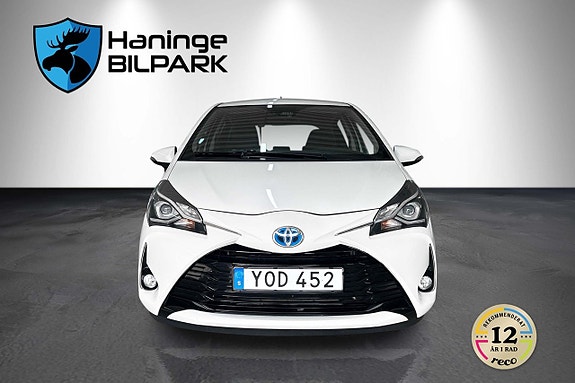 Toyota Yaris 2 of 16
