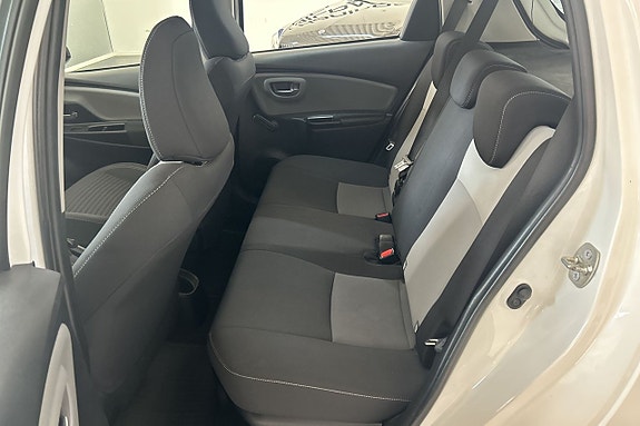 Toyota Yaris 6 of 16