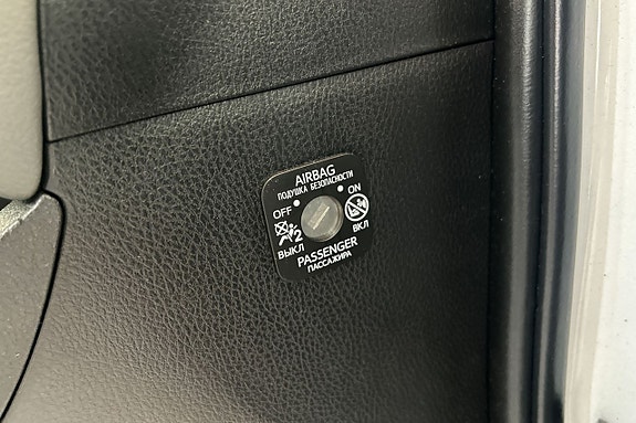 Toyota Yaris 10 of 16
