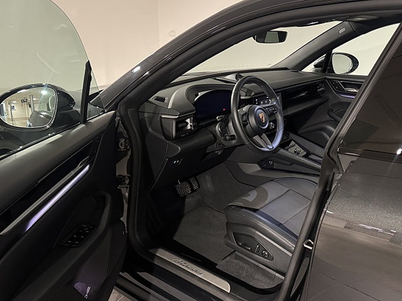 Porsche Macan 9 of 15