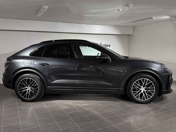Porsche Macan 3 of 15