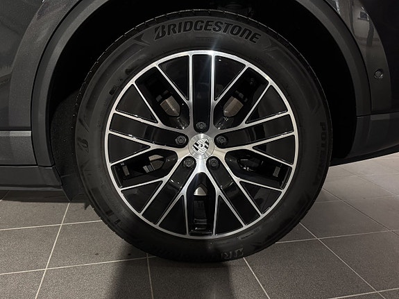Porsche Macan 7 of 15
