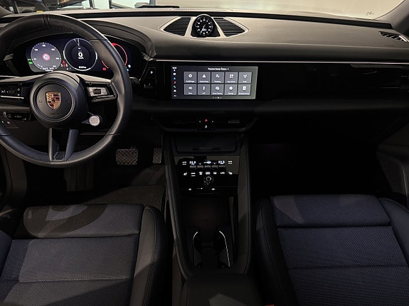 Porsche Macan 12 of 15