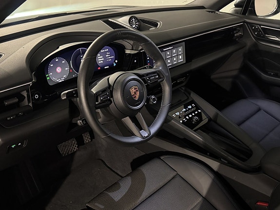 Porsche Macan 10 of 15