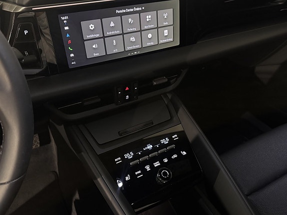 Porsche Macan 13 of 15