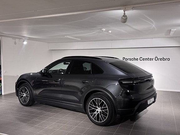 Porsche Macan 2 of 15