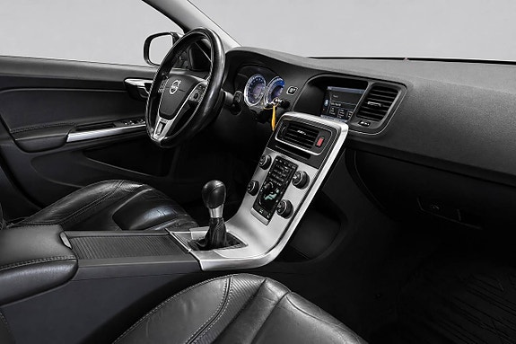 Volvo V60 11 of 16