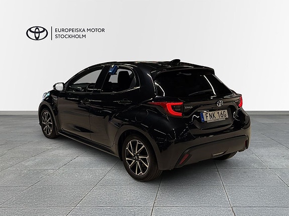 Toyota Yaris 2 of 13