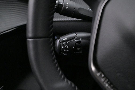 Peugeot e-208 9 of 27