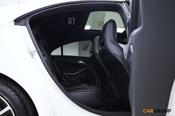 Mercedes-Benz CLA250 13 of 19