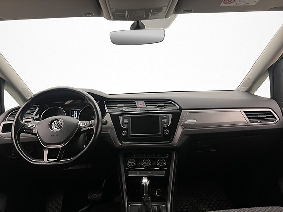 Volkswagen Touran 12 of 29