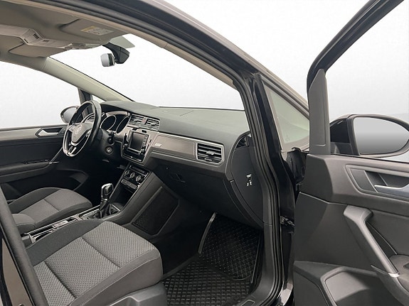 Volkswagen Touran 21 of 29