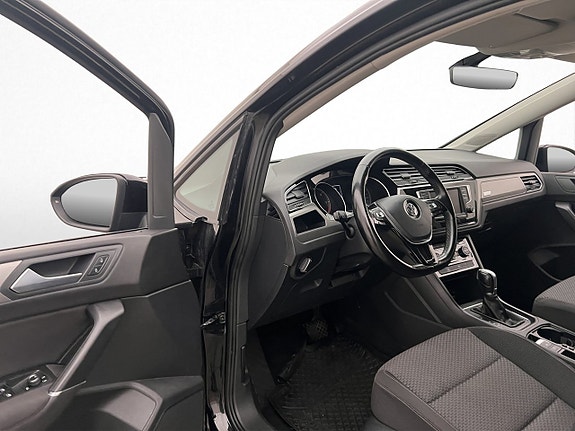 Volkswagen Touran 10 of 29