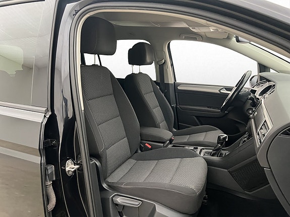 Volkswagen Touran 22 of 29