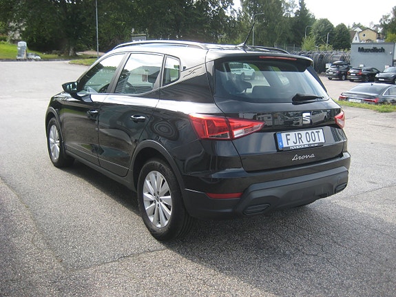 Seat Arona 3 of 7
