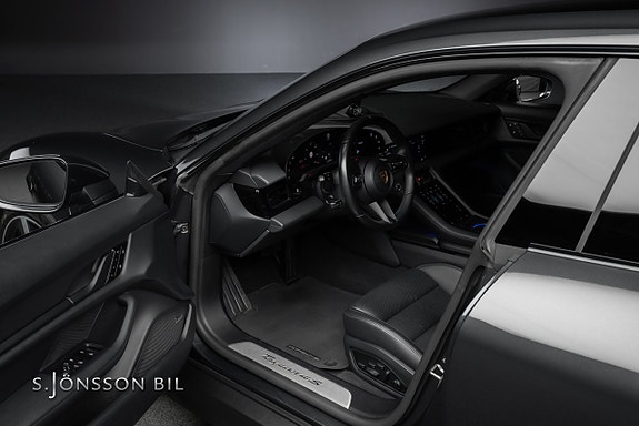 Porsche Taycan 4S 7 of 21