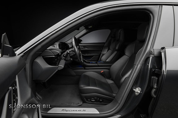 Porsche Taycan 4S 10 of 21