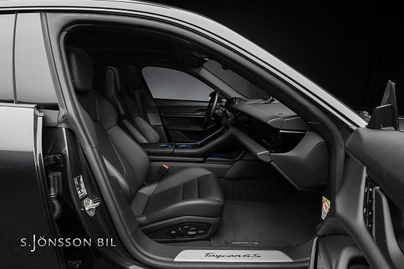 Porsche Taycan 4S 16 of 21