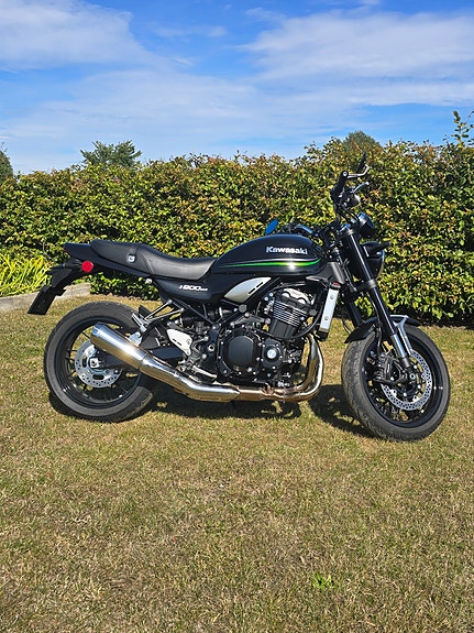 Kawasaki Z900 RS 2 of 5