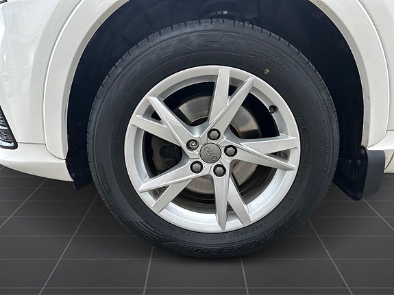 Audi Q3 9 of 13