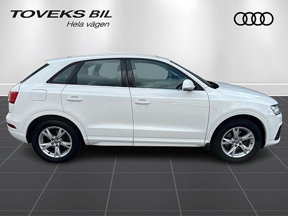 Audi Q3 2 of 13
