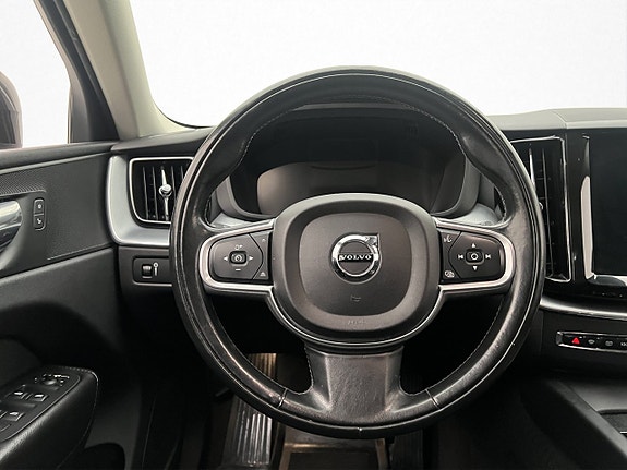 Volvo XC60 13 of 30