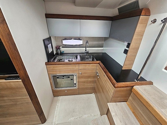 Sealine SC35  2 x VP D4-260 18 of 28
