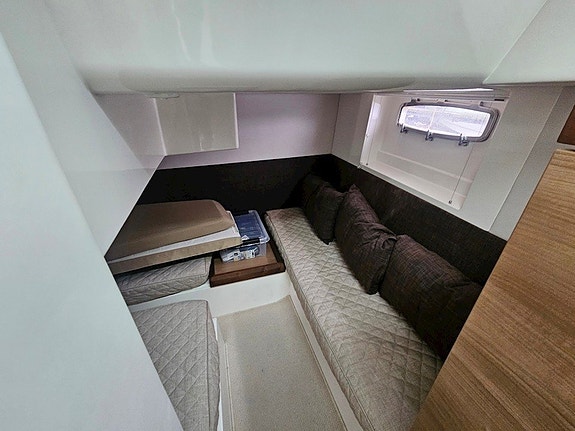 Sealine SC35  2 x VP D4-260 26 of 28