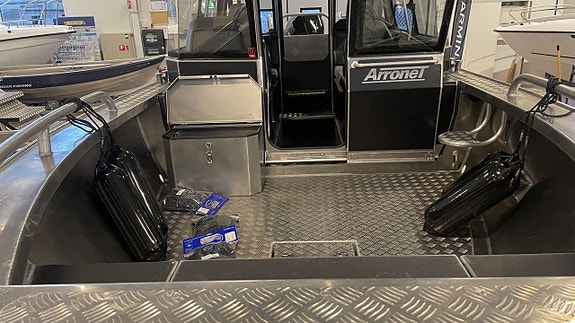 Arronet 24.5 Surprise H / Mercury F250-V8 4 of 23