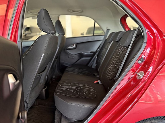 Kia Picanto 15 of 18