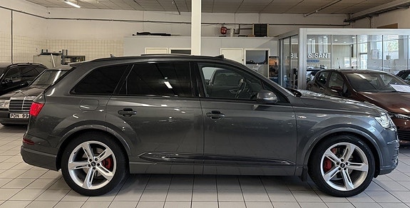 Audi Q7 2 of 25