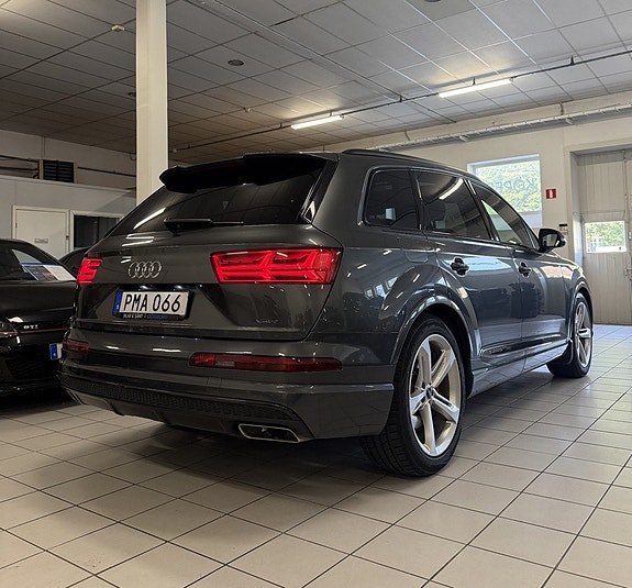 Audi Q7 3 of 25
