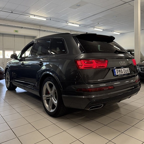 Audi Q7 4 of 25