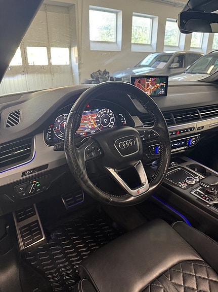 Audi Q7 8 of 25