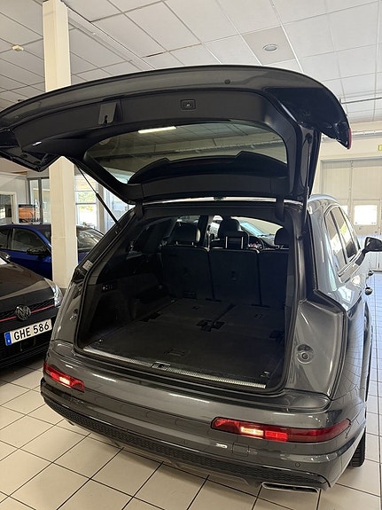 Audi Q7 25 of 25