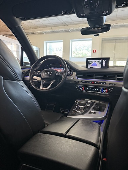 Audi Q7 9 of 25