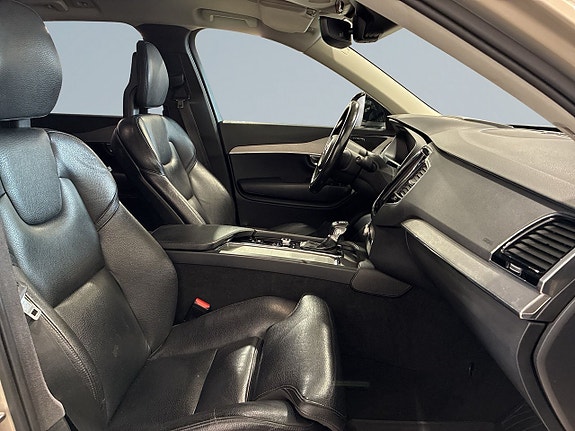 Volvo XC90 9 of 23