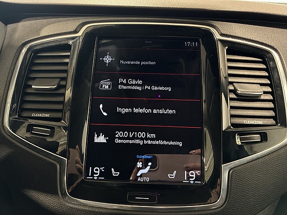 Volvo XC90 16 of 23