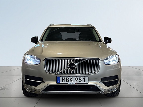Volvo XC90 2 of 23