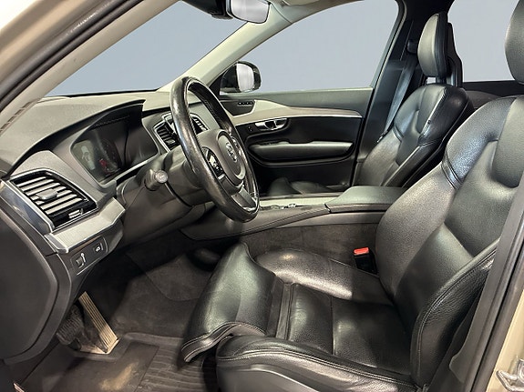 Volvo XC90 7 of 23