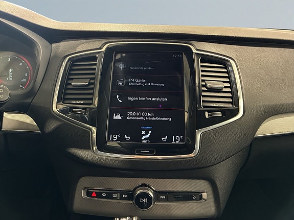 Volvo XC90 10 of 23