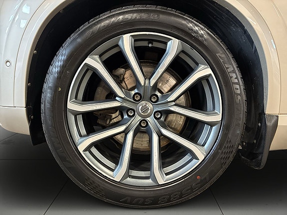 Volvo XC90 14 of 23