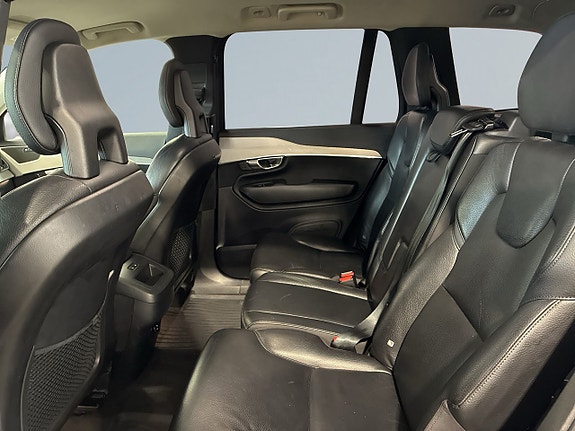 Volvo XC90 11 of 23