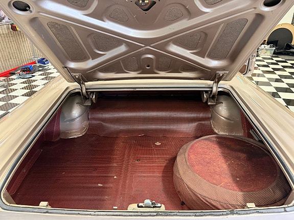 Pontiac Bonneville 24 of 28