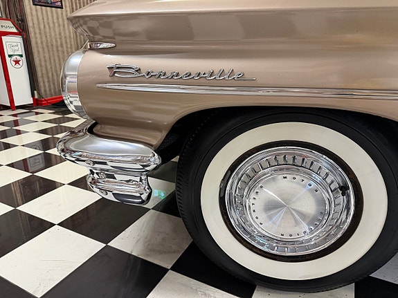 Pontiac Bonneville 12 of 28