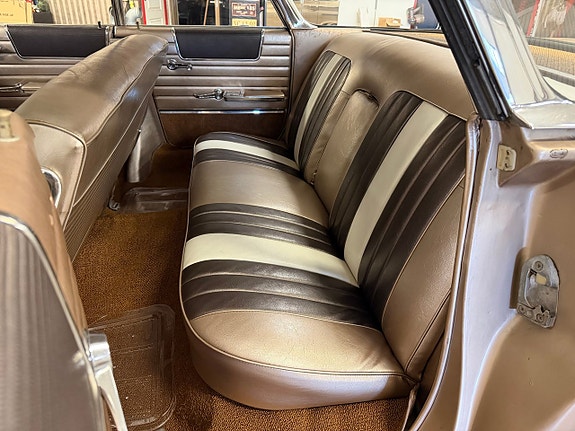 Pontiac Bonneville 19 of 28