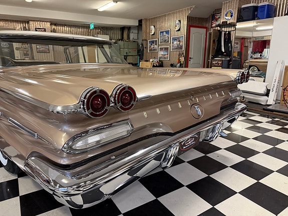 Pontiac Bonneville 2 of 28